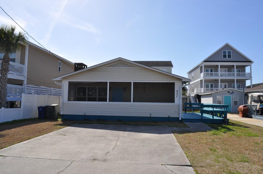 Beach cottage a few blocks from the beach makes a great spot for - Beach Home for sale in North Myrtle Beach, South Carolina on Beachhouse.com
