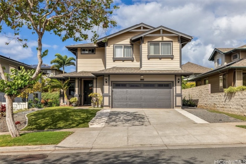 This elegant home in Makakilo-Kahiwelo offers a spacious living - Beach Home for sale in Kapolei, Hawaii on Beachhouse.com