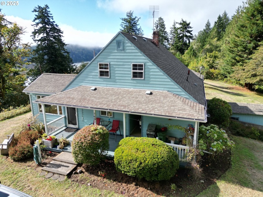 Country living close to town! Escape it all to a panoramic - Beach Home for sale in Florence, Oregon on Beachhouse.com
