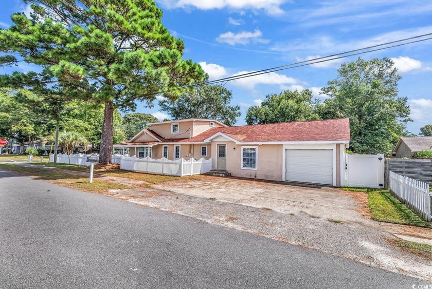Located in the heart of Surfside Beach this spacious 5 bedroom - Beach Home for sale in Surfside Beach, South Carolina on Beachhouse.com
