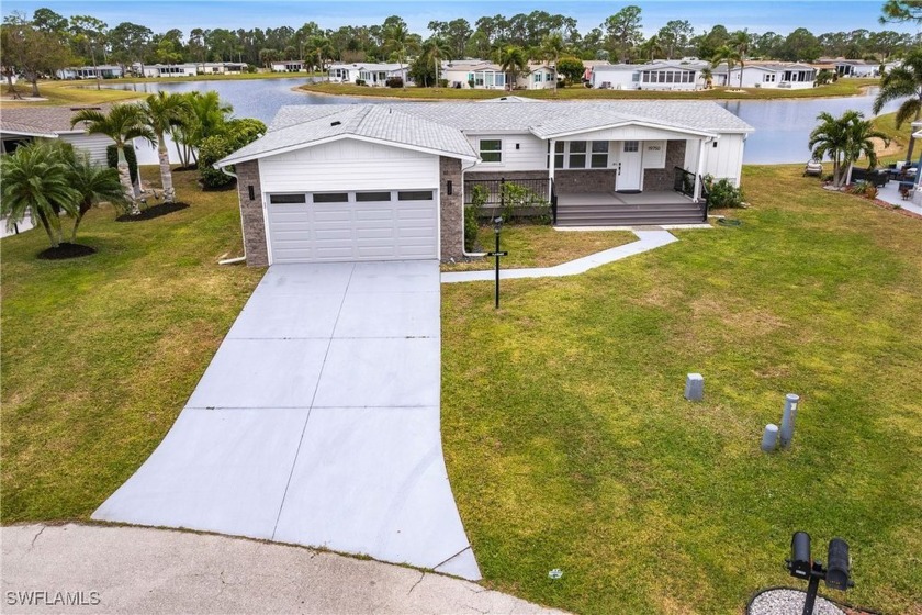 Luxury Manufactured Home in Pine Lakes Country Club. This home - Beach Home for sale in North Fort Myers, Florida on Beachhouse.com