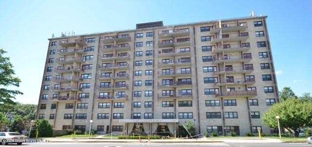 Luxury Hi-Rise 24 hour doorman. 1 bedroom 1 bath on the 10th - Beach Home for sale in Staten Island, New York on Beachhouse.com