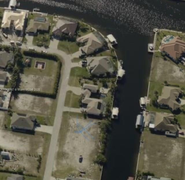 Beautiful Lot with Sunset exposure in Canal direct Gulf Access - Beach Lot for sale in Cape Coral, Florida on Beachhouse.com