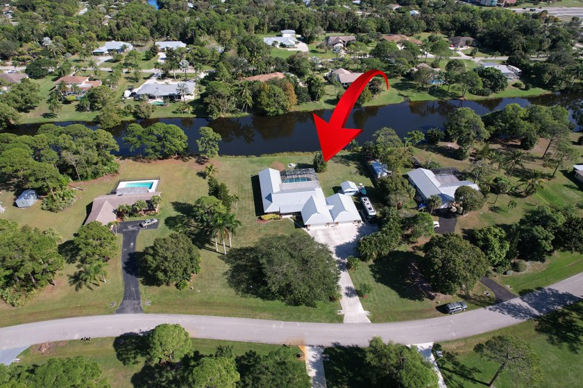 Wow what a setting. Beautiful lake views with an ideal exposure - Beach Home for sale in Stuart, Florida on Beachhouse.com