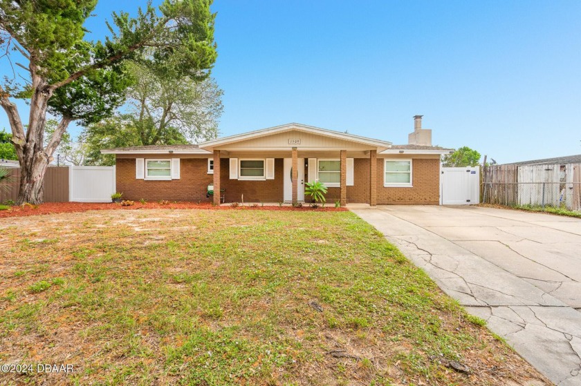 This charming 3-bedroom, 2-bathroom home has it all! Enjoy an - Beach Home for sale in Daytona Beach, Florida on Beachhouse.com