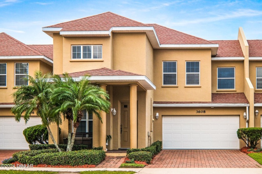 Lakeview 3 bdrm, 2.5 bath townhome with 2 car garage.  Primary - Beach Townhome/Townhouse for sale in New Smyrna Beach, Florida on Beachhouse.com