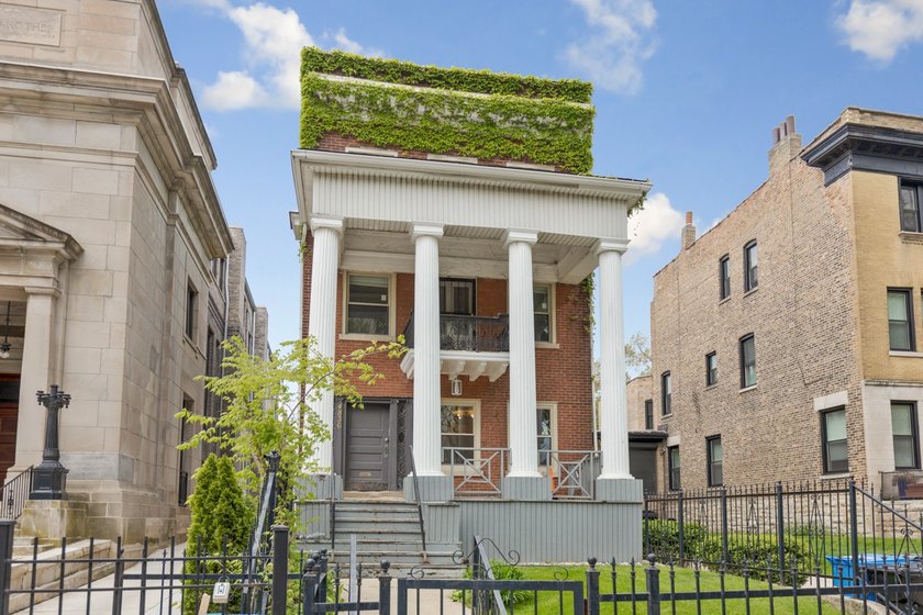 Looking for a Stunning 3-Flat Georgian Style Multi-Family - Beach Home for sale in Chicago, Illinois on Beachhouse.com