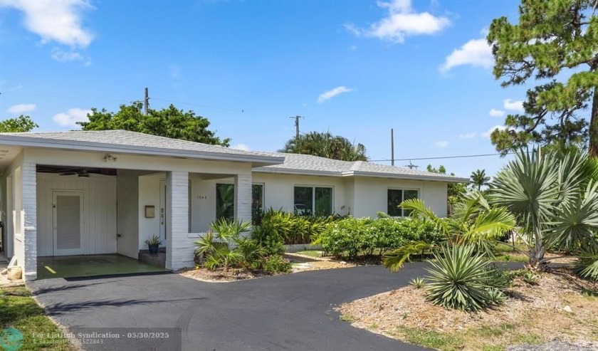 Bright and beautifully updated 3-bedroom, 2-bath home on an - Beach Home for sale in Wilton Manors, Florida on Beachhouse.com