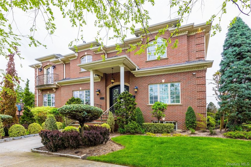 Diamond custom built home in 2012 located in the heart of - Beach Home for sale in Whitestone, New York on Beachhouse.com