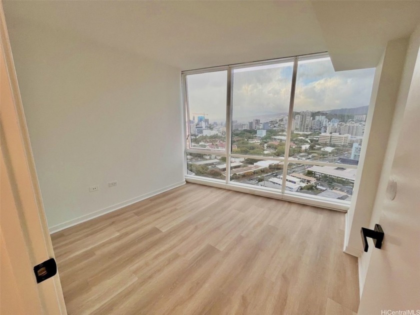 This beautifully upgraded 2-bedroom, 2-bath condo with parking - Beach Condo for sale in Honolulu, Hawaii on Beachhouse.com
