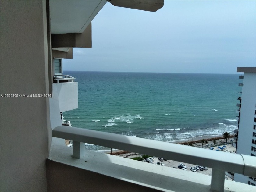 LOVELY 1 BEDROOM UNIT WITH BEAUTIFUL SOUTHERN VIEWS OF THE OCEAN - Beach Condo for sale in Hallandale Beach, Florida on Beachhouse.com