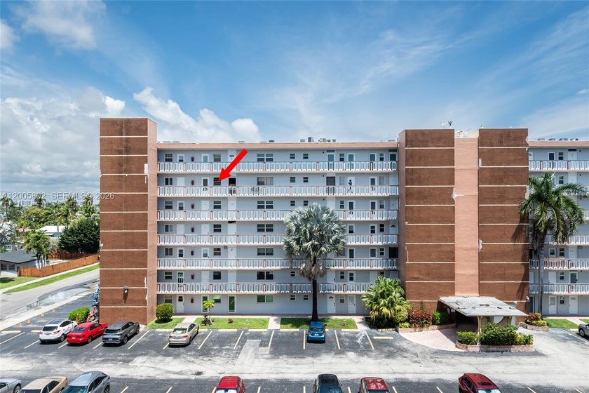 Well maintained & spacious 2 bedroom/2 bathroom condo in the - Beach Condo for sale in Hallandale Beach, Florida on Beachhouse.com
