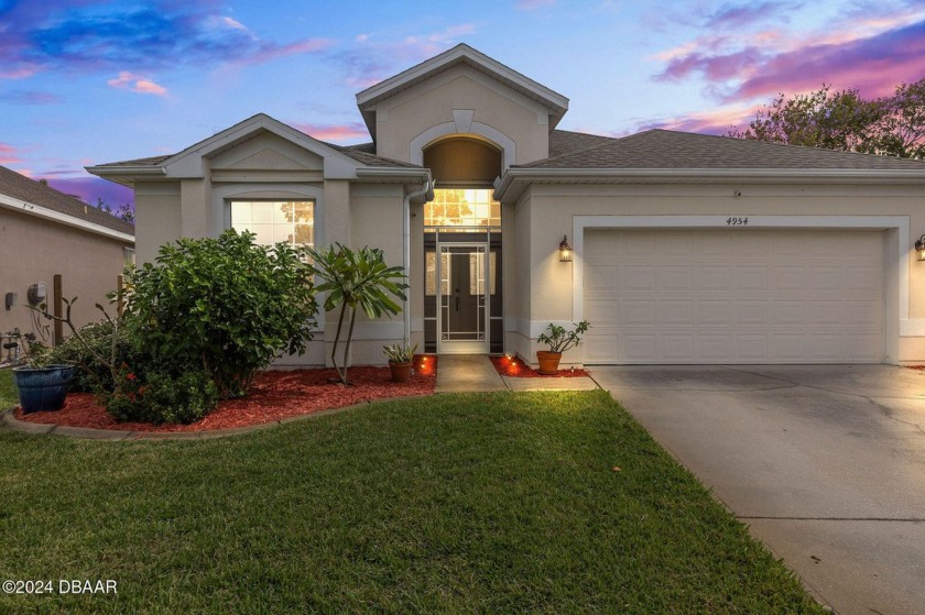 This beautiful 3/2 home is nestled in Sratford Place, the gated - Beach Home for sale in Rockledge, Florida on Beachhouse.com