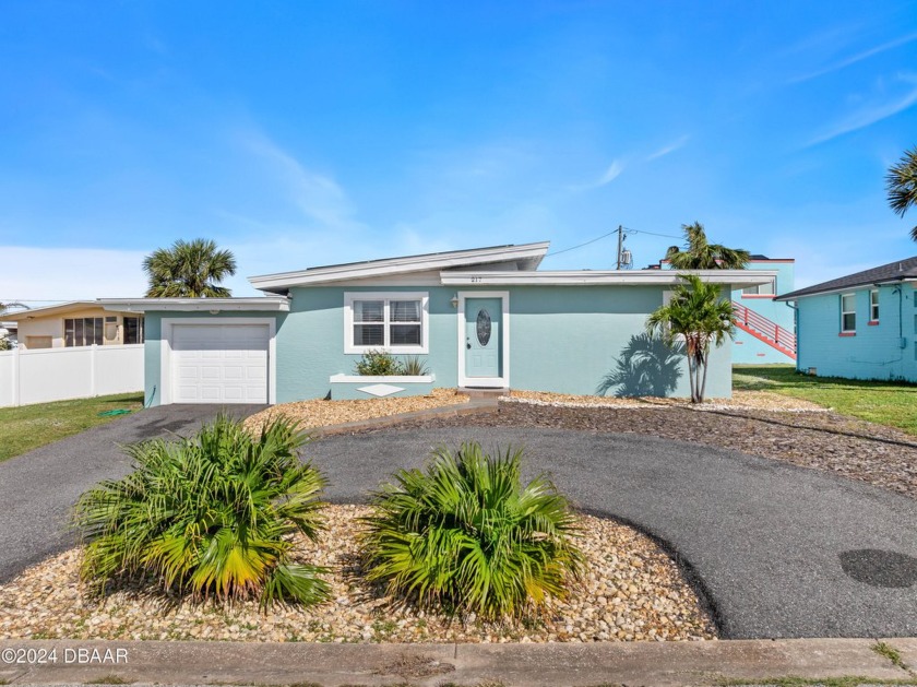 Don't miss this absolutely adorable beach bungalow in a seaside - Beach Home for sale in Daytona Beach, Florida on Beachhouse.com