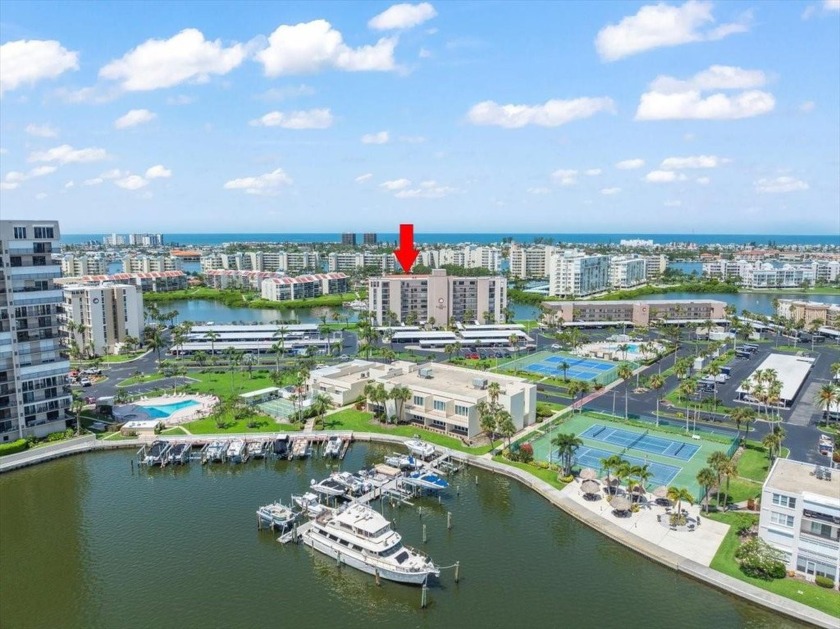 Open the door to luxury living in this 2535 sq ft penthouse - Beach Condo for sale in South Pasadena, Florida on Beachhouse.com