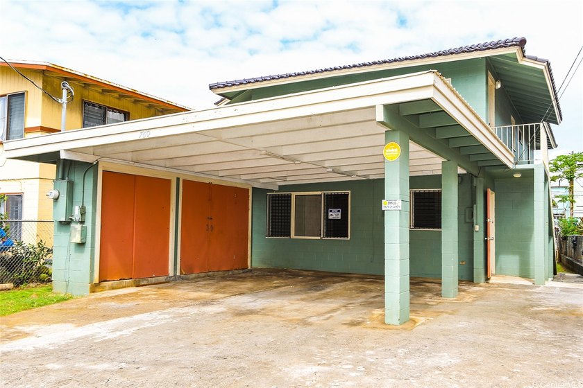 Fantastic multi-family living or investment opportunity! Hollow - Beach Home for sale in Honolulu, Hawaii on Beachhouse.com