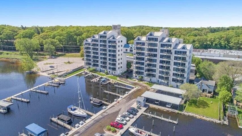 Best views of Muskegon Lake at Balcom's Cove! This rare end-unit - Beach Condo for sale in Muskegon, Michigan on Beachhouse.com