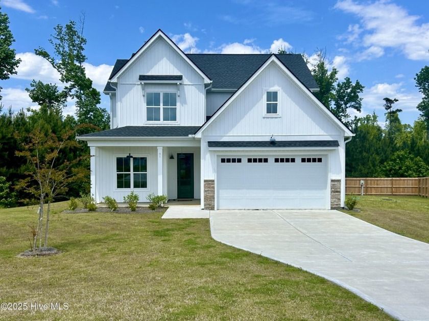 Enjoy a beautifully customized, MOVE-IN-READY home in The - Beach Home for sale in Hampstead, North Carolina on Beachhouse.com