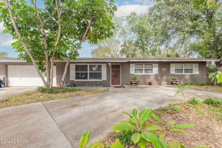 Potential Abounds in this 3BR, 2BA, PLUS +In-Law suite, concrete - Beach Home for sale in Daytona Beach, Florida on Beachhouse.com