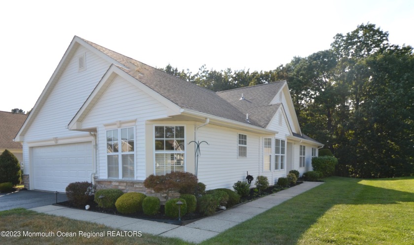 FEATURED PROPERTY WITH A QUICK CLOSING POSSIBLE ~ DON'T MISS - Beach Home for sale in Toms River, New Jersey on Beachhouse.com