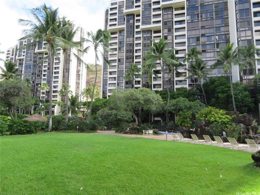 Seller credits buyer $16,000 for renovation or towards closing - Beach Condo for sale in Honolulu, Hawaii on Beachhouse.com
