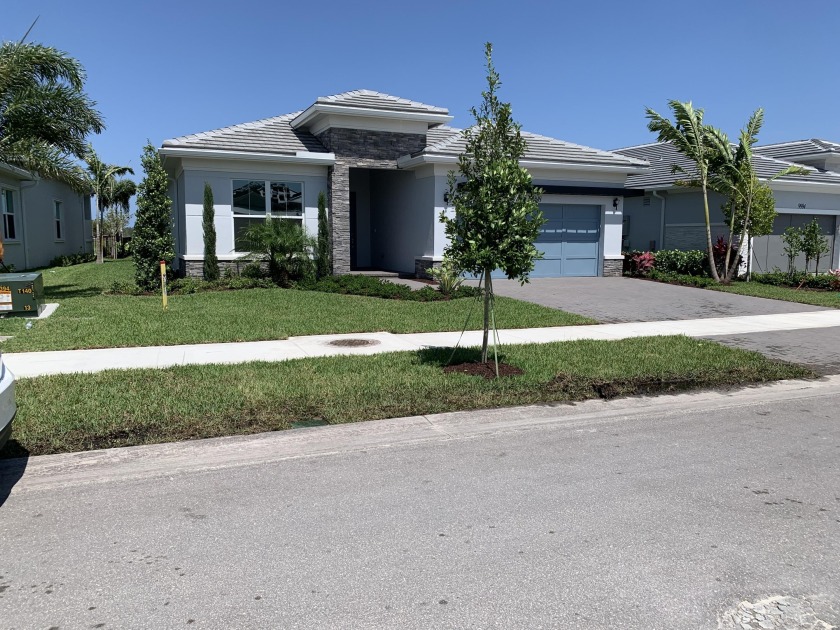 Move into this modern day retreat and start enjoying a new - Beach Home for sale in Palm Beach Gardens, Florida on Beachhouse.com