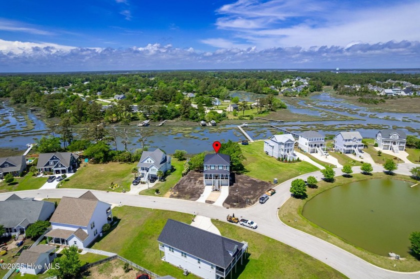 This exceptional new construction in Mariners Pointe blends - Beach Home for sale in Morehead City, North Carolina on Beachhouse.com