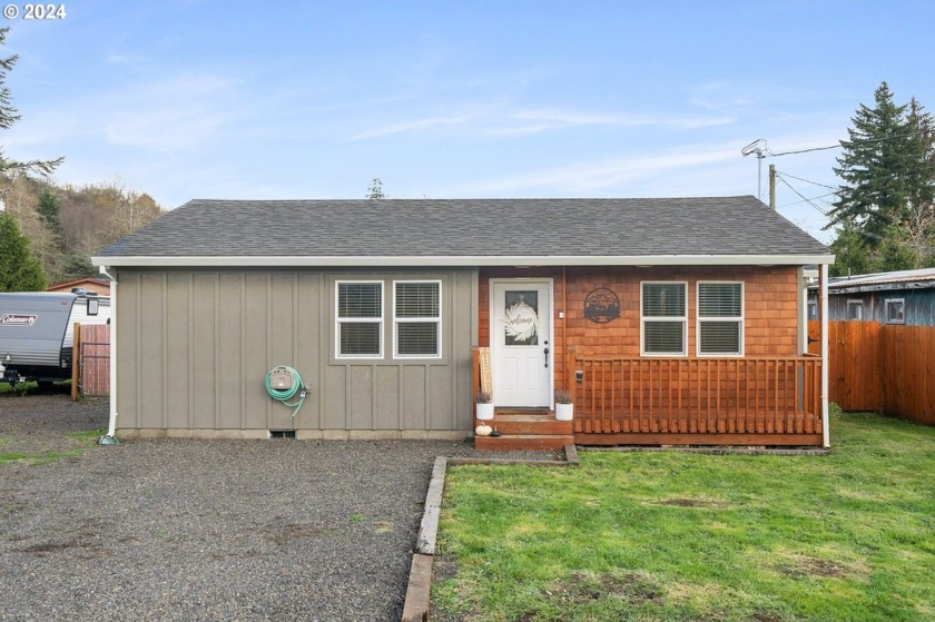 MOTIVATED SELLER! This beautifully remodeled 3-bed, 2-bath home - Beach Home for sale in Cloverdale, Oregon on Beachhouse.com