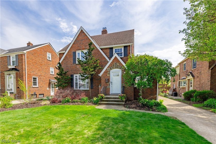 Welcome to 21130 Edgecliff Dr in Euclid, a pristine all-brick - Beach Home for sale in Euclid, Ohio on Beachhouse.com