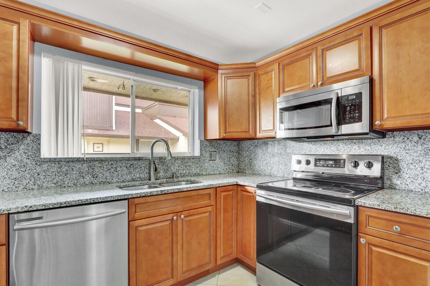 Welcome to this well-designed home in West Palm Beach, offering - Beach Condo for sale in West Palm Beach, Florida on Beachhouse.com