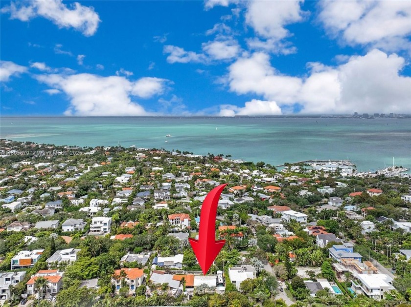 Prime development opportunity in the heart of Key Biscayne! This - Beach Home for sale in Key Biscayne, Florida on Beachhouse.com