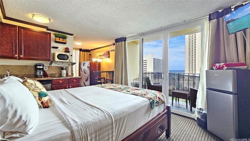 Legal vacation rental at the Bamboo Hotel, 2425 Kuhio Ave #1001 - Beach Condo for sale in Honolulu, Hawaii on Beachhouse.com