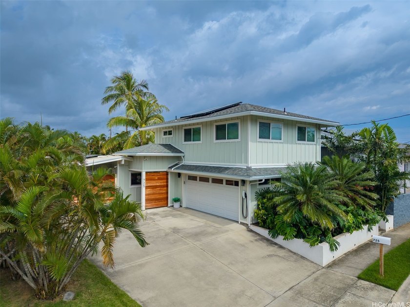 Elegantly renovated single-story featuring 3 beds,2 baths, PLUS - Beach Home for sale in Kailua, Hawaii on Beachhouse.com