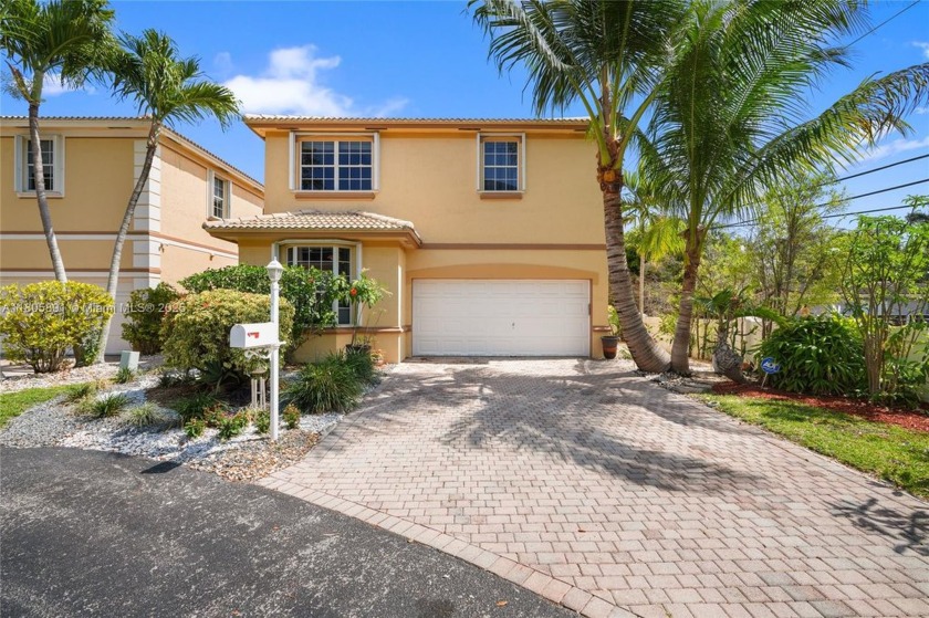 Discover this beautifully maintained 3 Bed, 2.5 Bath home in - Beach Home for sale in Hollywood, Florida on Beachhouse.com