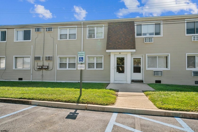Beautifully updated 2nd floor 1BR/1BA condo in desirable - Beach Condo for sale in Brigantine, New Jersey on Beachhouse.com