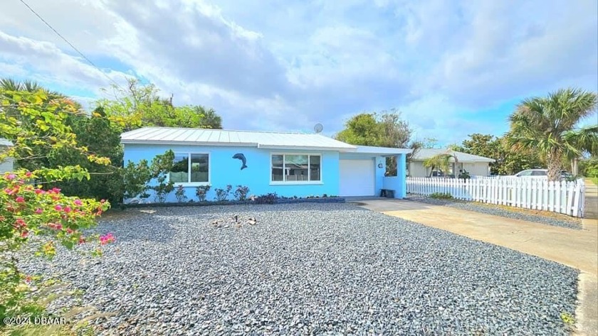 Beautiful Beach Bungalow in Ormond By the Sea nestled between - Beach Home for sale in Ormond Beach, Florida on Beachhouse.com