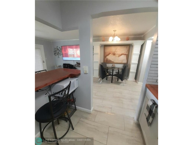 BEST LOCATION, BEAUTIFUL UPDATED 1 BED 1.5 BATH RENOVATED FIRST - Beach Condo for sale in Deerfield Beach, Florida on Beachhouse.com