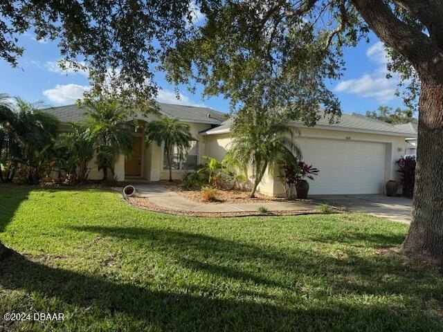 This great Waters Edge home on lake offers 3 bedrooms 2 baths 2 - Beach Home for sale in Port Orange, Florida on Beachhouse.com