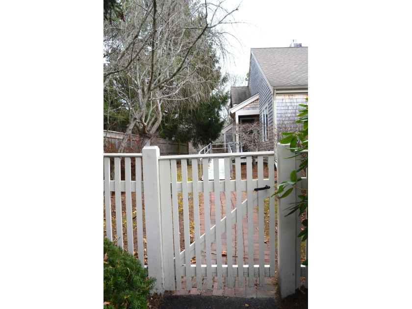 WELL DESIRED Yarmouth Port. 2-bed, 3 bath, 2 car garage, central - Beach Condo for sale in Yarmouth Port, Massachusetts on Beachhouse.com