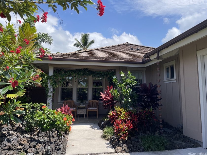 This well maintained Kona home features inviting indoor-outdoor - Beach Home for sale in Kailua Kona, Hawaii on Beachhouse.com