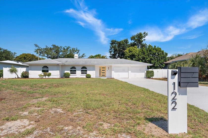 One or more photo(s) has been virtually staged. Nestled on a - Beach Home for sale in Largo, Florida on Beachhouse.com