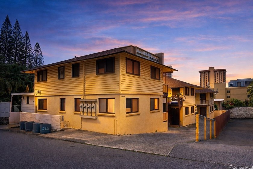 ALL UNITS RENTED!!! Three 4-plex buildings, each having four - Beach Lot for sale in Honolulu, Hawaii on Beachhouse.com