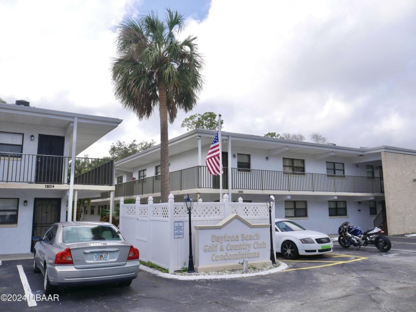 This charming 2-bedroom, 2-bathroom apartment offers a fantastic - Beach Condo for sale in Daytona Beach, Florida on Beachhouse.com