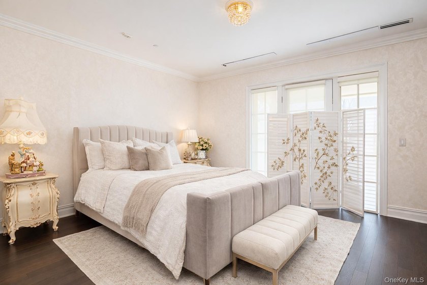 Welcome to the Ritz-Carlton Residences. Experience refined - Beach Home for sale in North Hills, New York on Beachhouse.com
