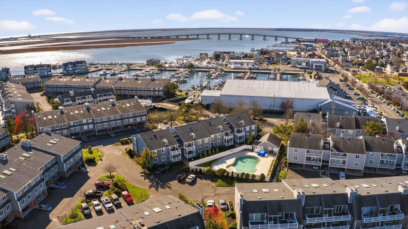Top floor end unit in Harbour Cove with exceptional natural - Beach Condo for sale in Somers Point, New Jersey on Beachhouse.com