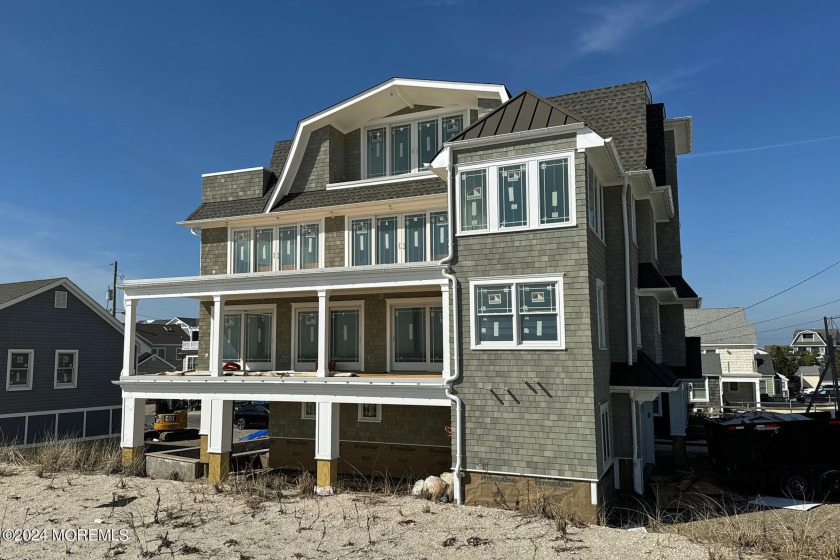 Spectacularly designed 4/5 bedroom, 4.5 bath oceanfront home is - Beach Home for sale in Mantoloking, New Jersey on Beachhouse.com