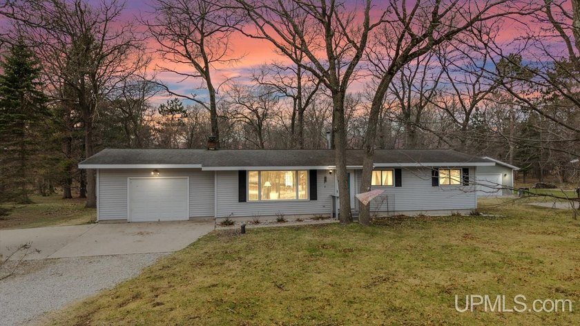 Are you looking to live close to the golf course while still - Beach Home for sale in Gladstone, Michigan on Beachhouse.com