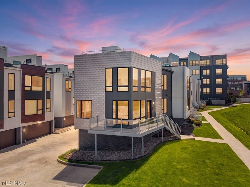 Welcome to 1250 W 70th Street-modern lakeside living at its - Beach Condo for sale in Cleveland, Ohio on Beachhouse.com