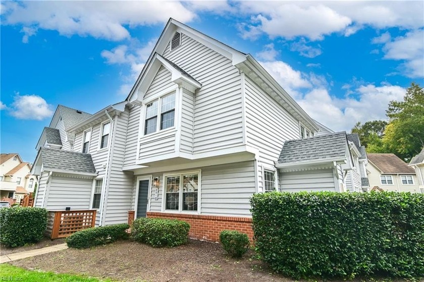 Welcome to this beautifully updated townhome style end-unit - Beach Condo for sale in Chesapeake, Virginia on Beachhouse.com
