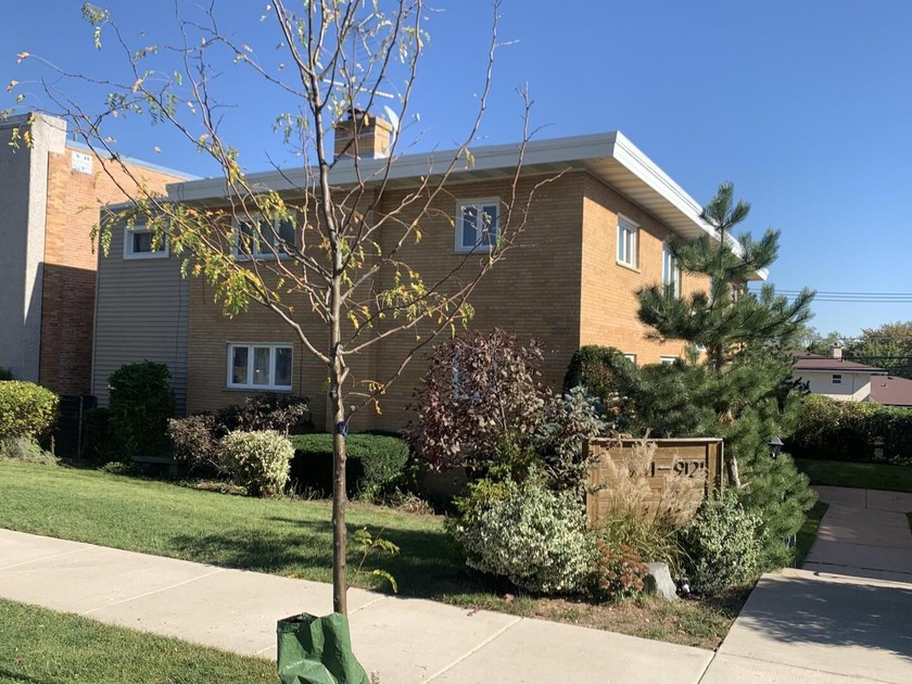 Discover comfortable living at this charming condo in Skokie - Beach Condo for sale in Skokie, Illinois on Beachhouse.com